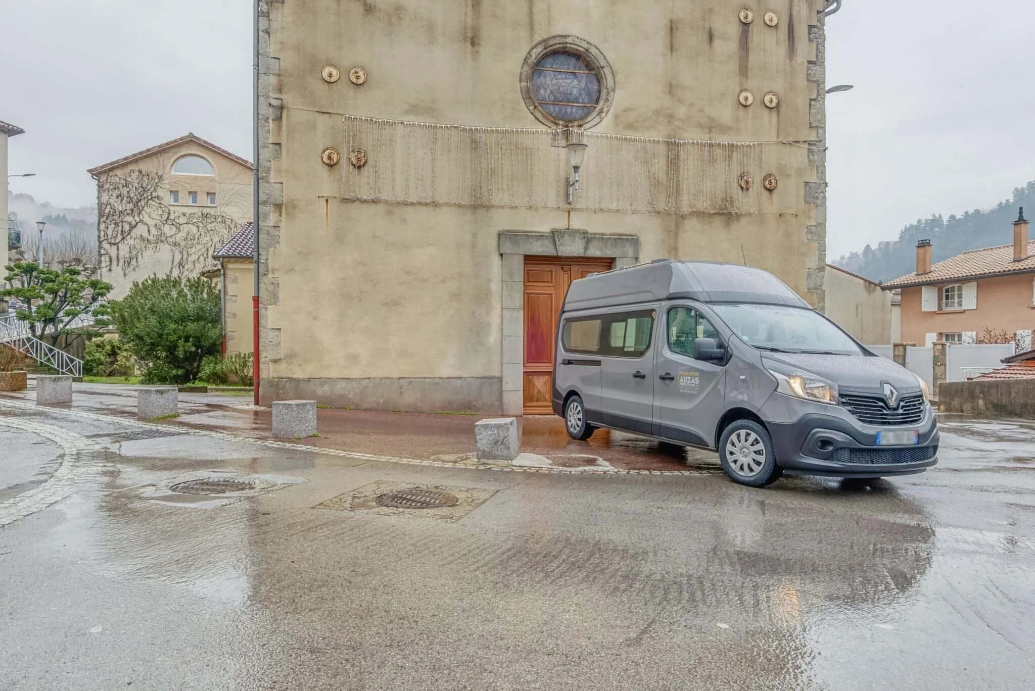 Véhicule de transport de corps et corbillard Auzas Père et Fils